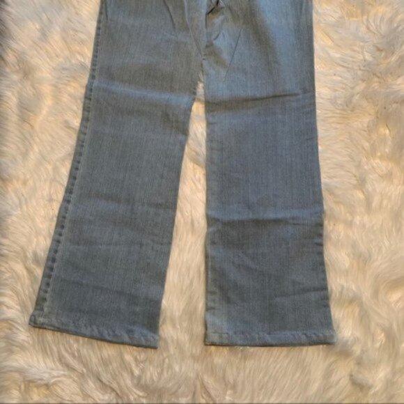 Daisy Fuentes Bootcut Jeans Light Wash Sea Breeze - Picture 9 of 10